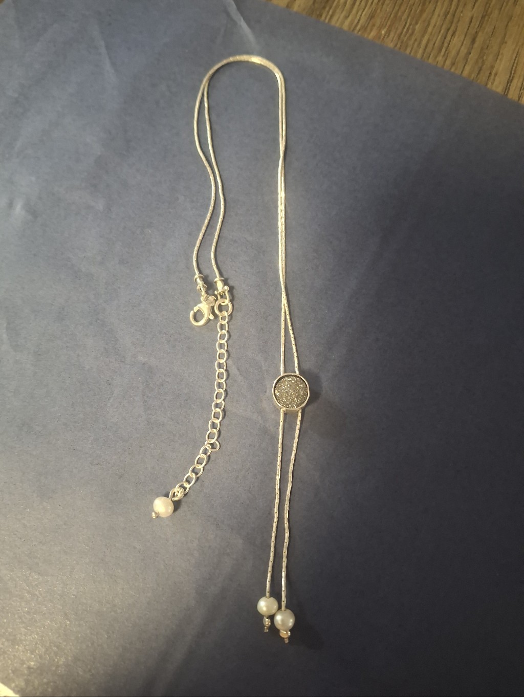 Delicate Silver-Tone Pendant Lariat Necklace With Pearls